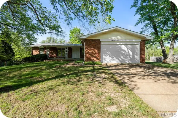 219 Barker Lane, Ballwin, MO 63021
