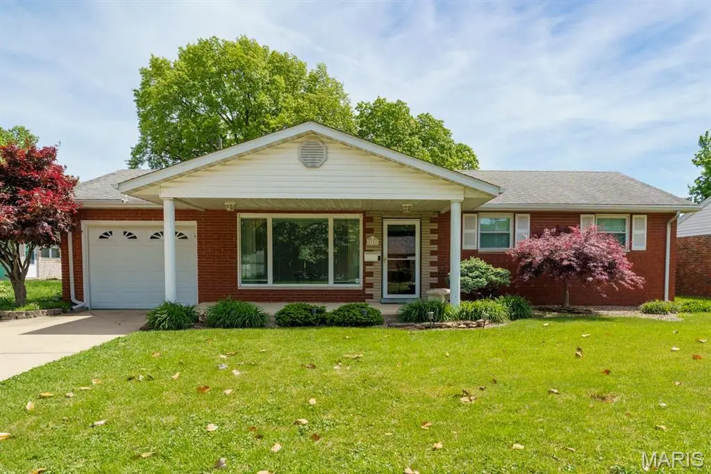 18 Cambridge Drive, Granite City, IL 62040 - #1