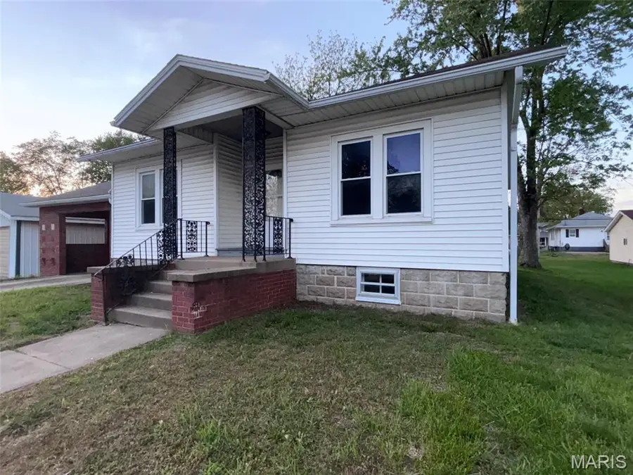 127 W Bates Street, Roodhouse, IL 62082 - #2
