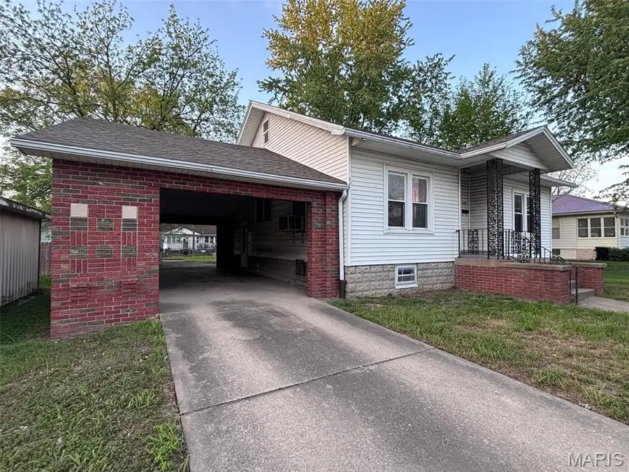 127 W Bates Street, Roodhouse, IL 62082 - #3