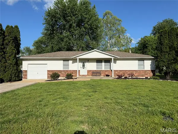 615 Vine Street, Cuba, MO 65453