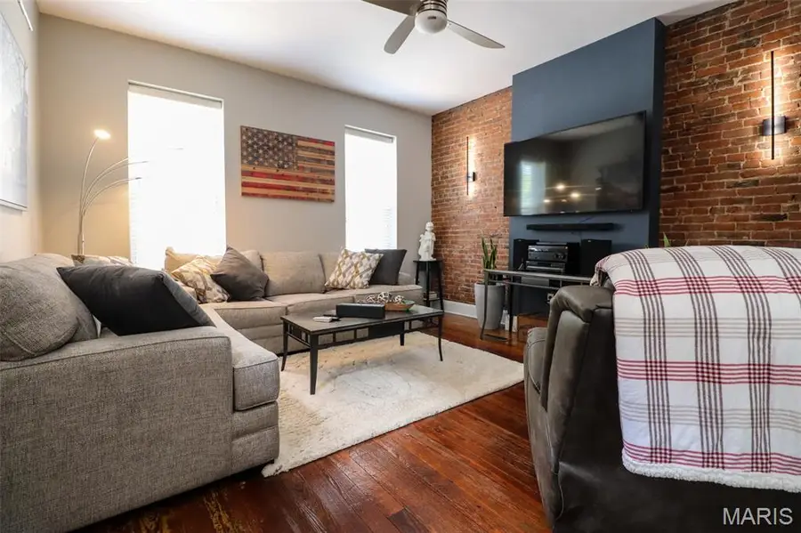 2414 S 11th Street, Saint Louis, MO 63104 - #3