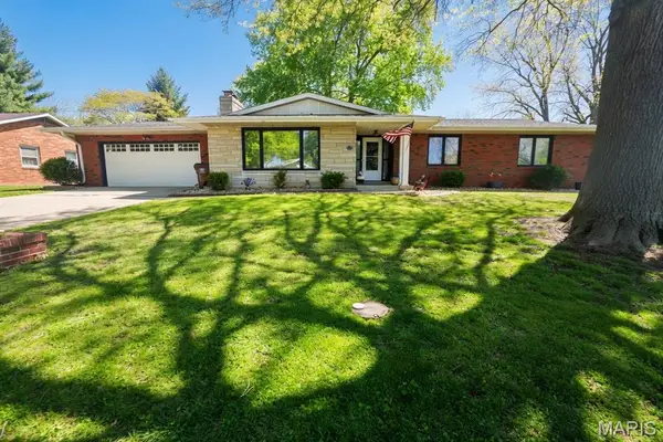 212 N Deneen Street, Staunton, IL 62088