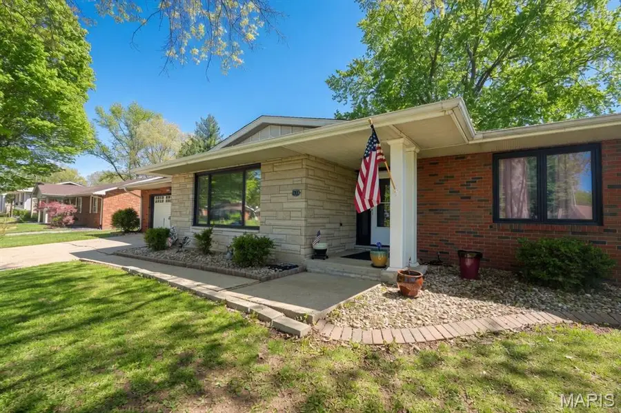 212 N Deneen Street, Staunton, IL 62088 - #2