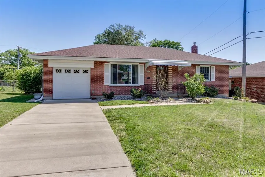 10102 Maryvale Lane, Saint Louis, MO 63123 - #2