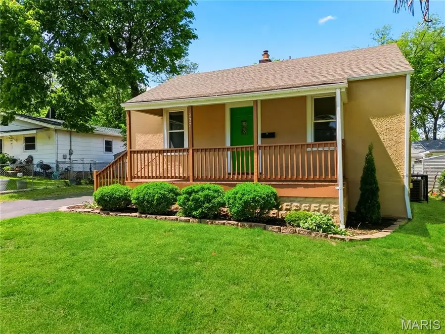 927 N Elm Avenue, Webster Groves, MO 63119 - #2