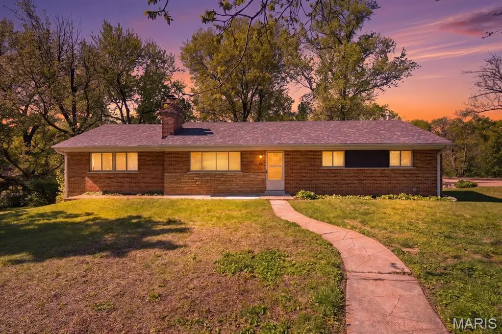 46 Green Acres Road, Saint Louis, MO 63137 - #1