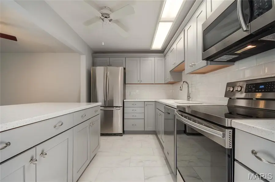 942 Guelbreth Lane #301, Creve Coeur, MO 63141 - #3