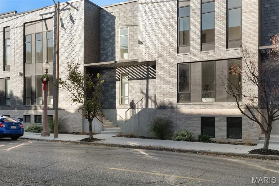 215 N Sarah Street #8, Saint Louis, MO 63108 - #2