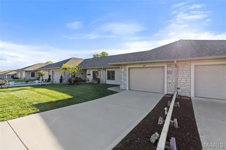 915 Pine Avenue, Warrenton, MO 63383 - #2