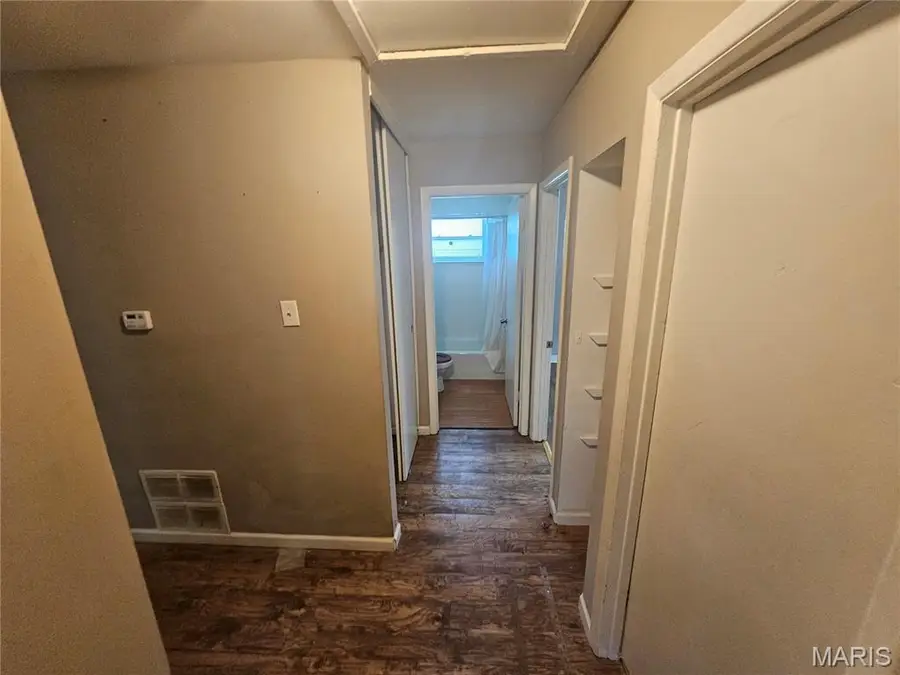 9446 Stansberry Avenue, Saint Louis, MO 63134 - #2