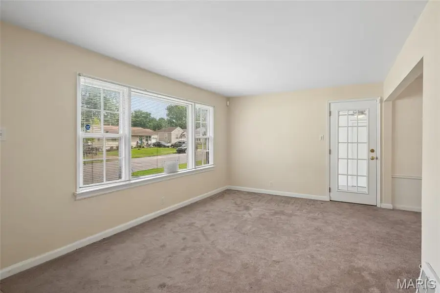10200 Coburg Lands Drive, Bellefontaine Neighbors, MO 63137 - #2