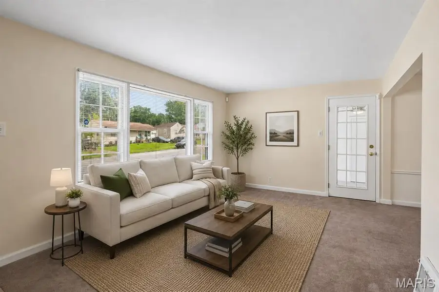 10200 Coburg Lands Drive, Bellefontaine Neighbors, MO 63137 - #3