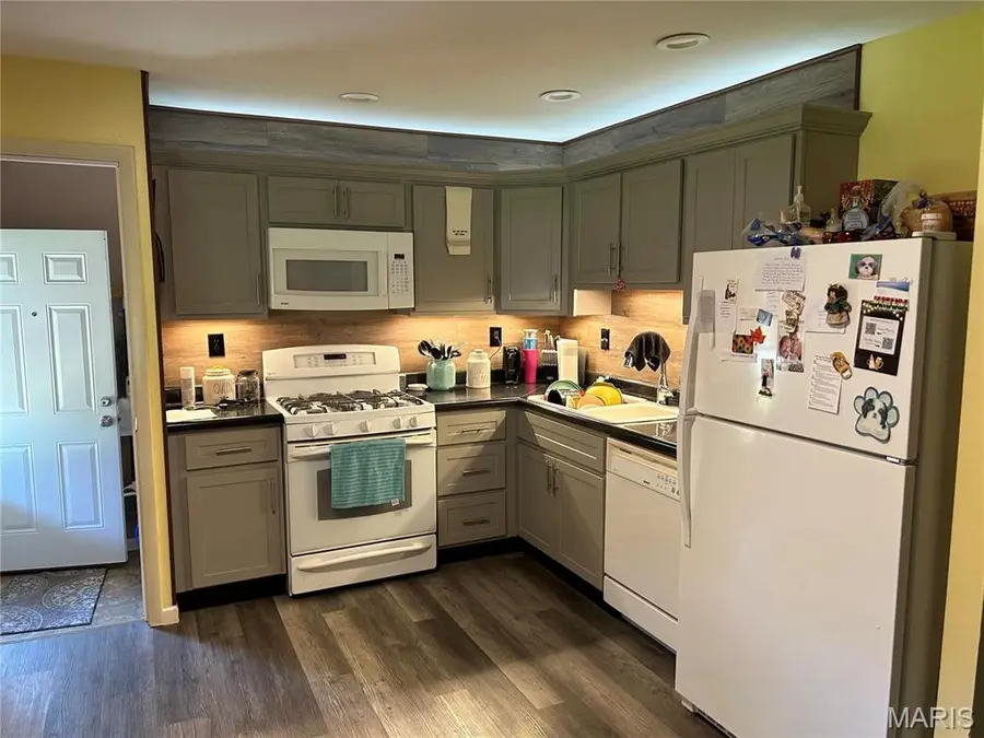 5224 - 5226 Ville Anita Court, Hazelwood, MO 63042 - #2