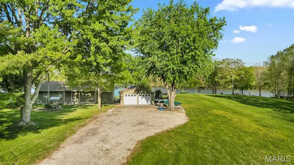 28 Log Lane, Irving, IL 62051