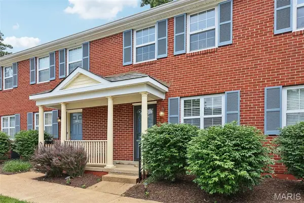 8854 Flamingo Court, St Louis, MO 63144