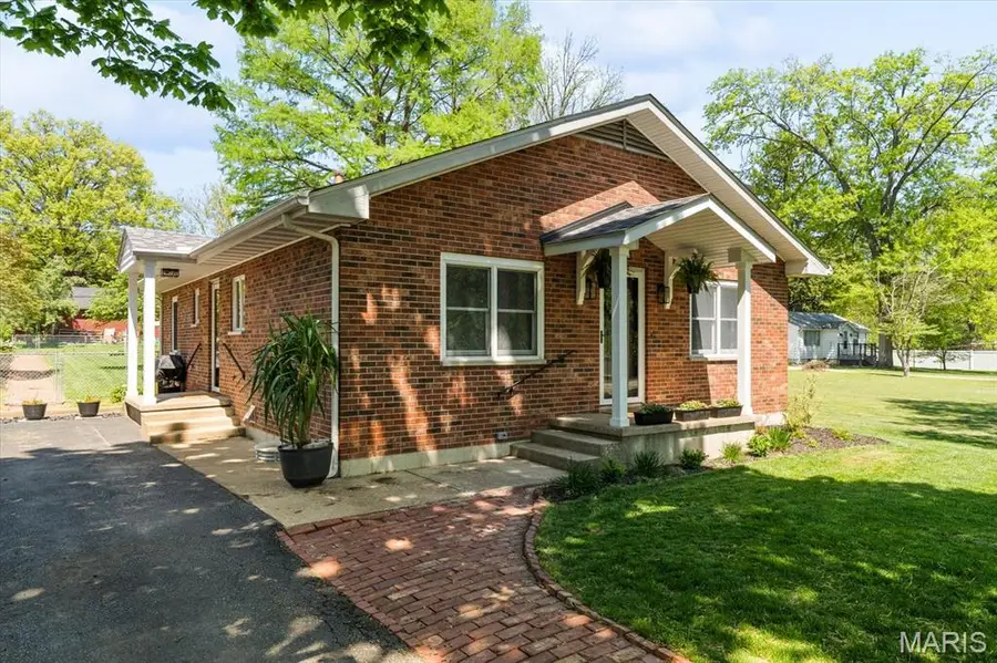 324 Hazel Avenue, Belleville, IL 62223 - #2