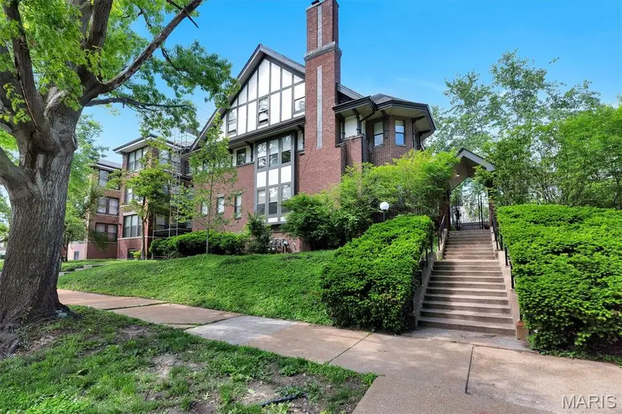 5381 Pershing Avenue #102, Saint Louis, MO 63112 - #3