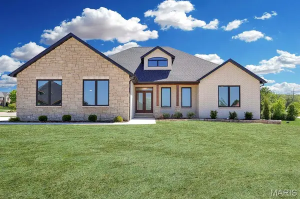 1370 Walnut Ridge Drive, Columbia, IL 62236