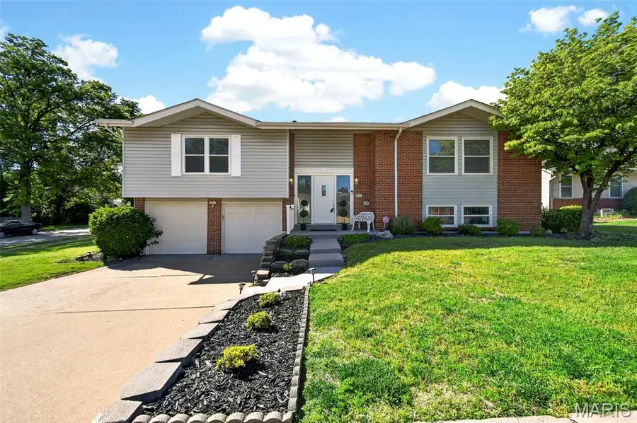 12741 Parkway Estates Drive, Saint Louis, MO 63146 - #2
