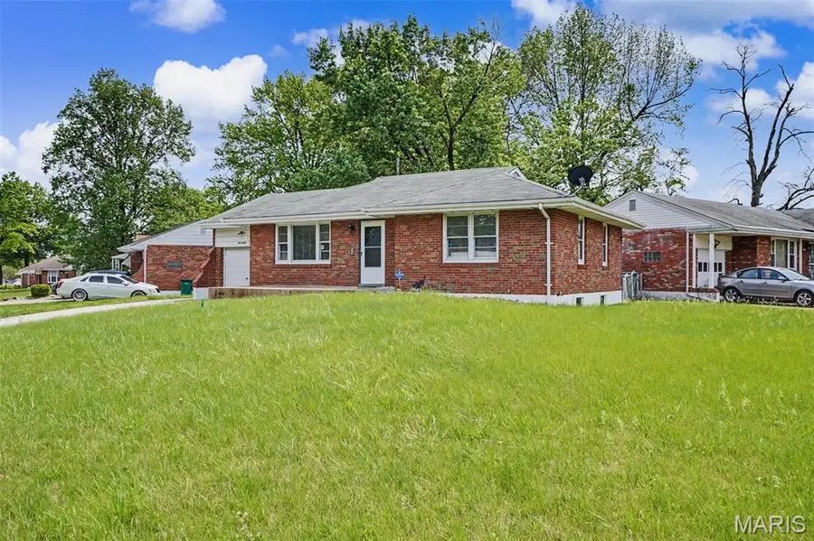 9448 Ardmore Drive, Bellefontaine Neighbors, MO 63137 - #3