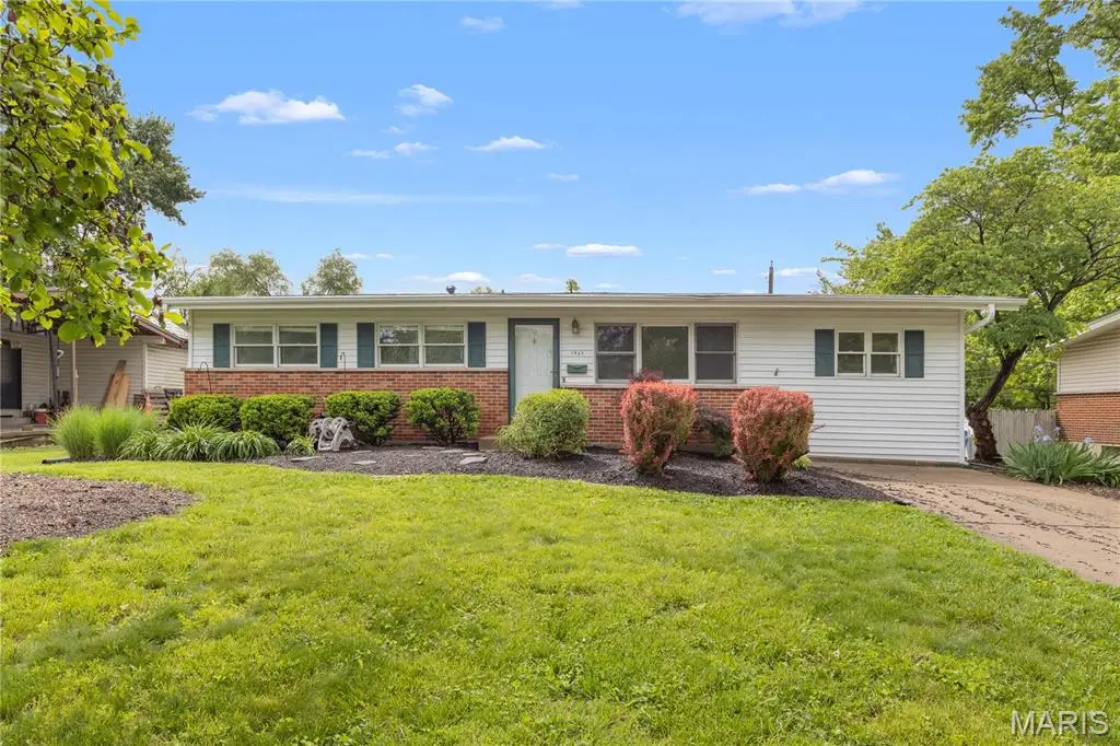 1965 Thunderbird Avenue, Florissant, MO 63033 - #1