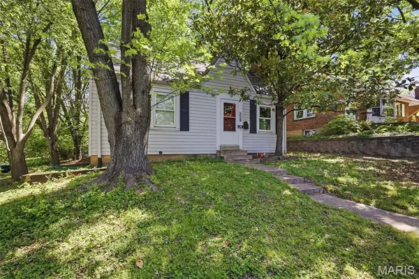 748 N Laclede Station Road, Webster Groves, MO 63119