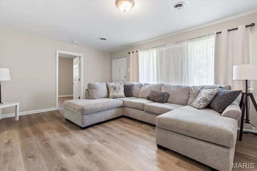 8409 Engler Avenue, Saint Louis, MO 63114 - #2