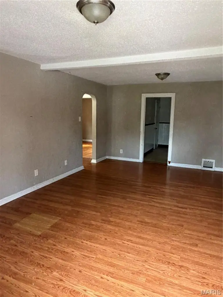 9527 Roslan Place, Saint Louis, MO 63114 - #2