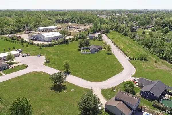 813 Mariana Court, New Athens, IL 62264