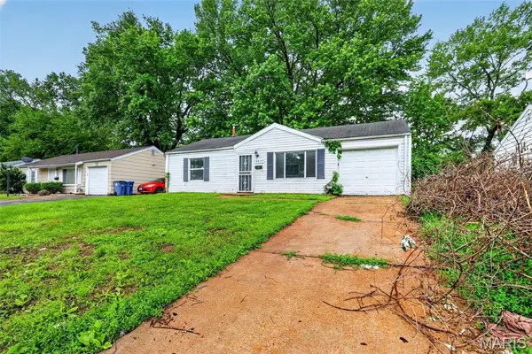 9827 Lorna Lane, St Louis, MO 63136