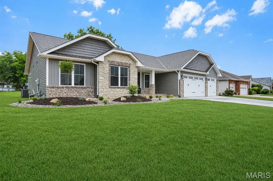 501 Stonebriar Drive, Troy, IL 62294 - #2