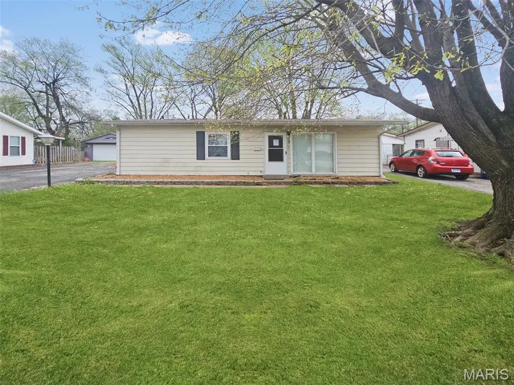 128 Saint Thomas Lane, East Saint Louis, IL 62206 - #1