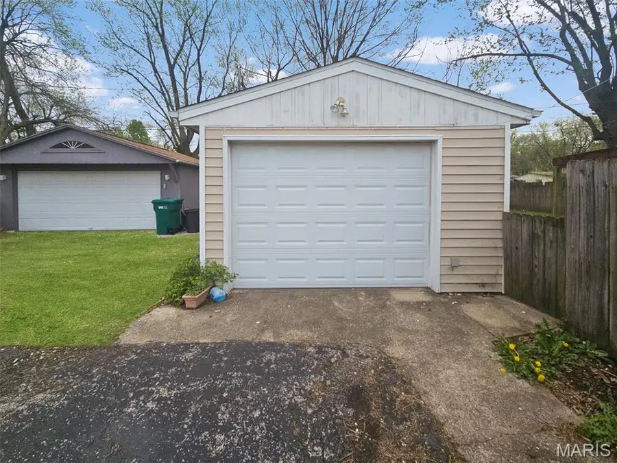 128 Saint Thomas Lane, East Saint Louis, IL 62206 - #2