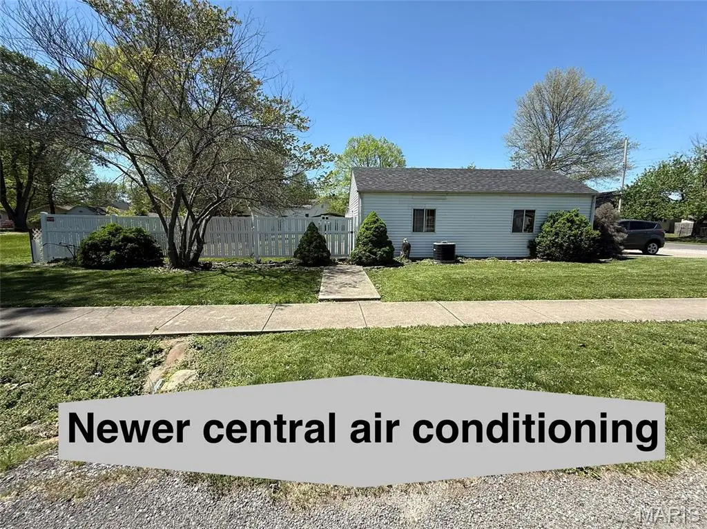 310 W Spring Street, Staunton, IL 62088 - #1