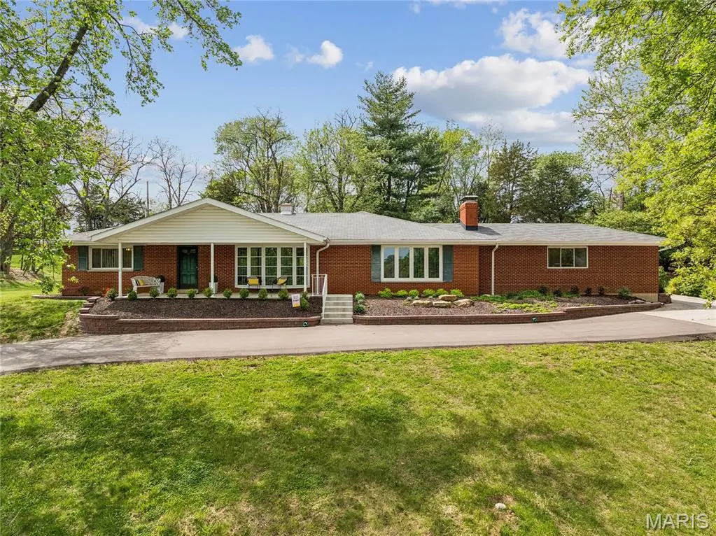 9 Lochhaven Lane, Ballwin, MO 63021 - #1