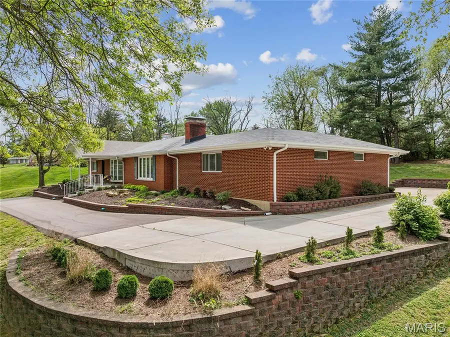 9 Lochhaven Lane, Ballwin, MO 63021 - #3