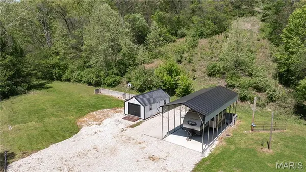 1060 Godar Hollow Road, Hardin, IL 62047