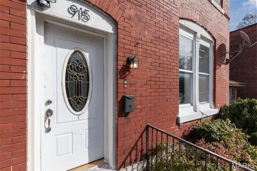 915 Bates Street, Saint Louis, MO 63111 - #3
