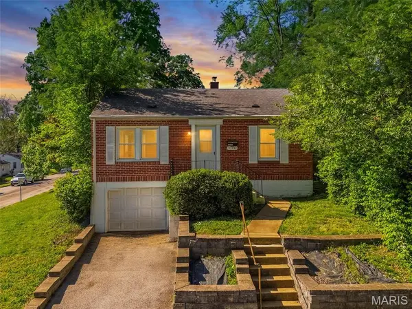 10330 Oak Avenue, St Louis, MO 63114