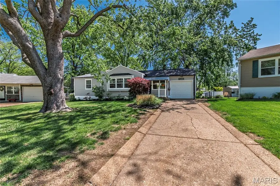 9200 Hallock Drive, Saint Louis, MO 63123 - #2