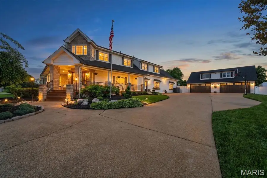 9801 Hilltop Drive, Sunset Hills, MO 63128 - #2