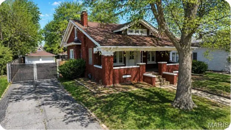 919 W Henry Street, Staunton, IL 62088 - #1