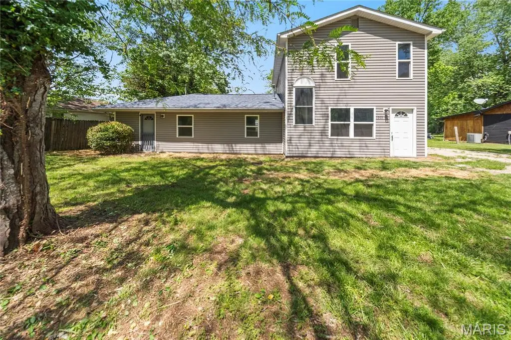 1303 E Grand Avenue, Cuba, MO 65453 - #1