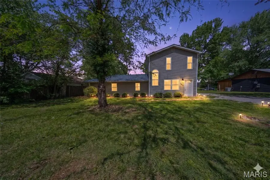 1303 E Grand Avenue, Cuba, MO 65453 - #2