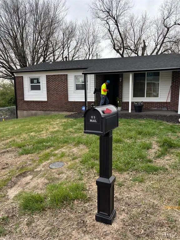 2508 Countess Drive, St Louis, MO 63136
