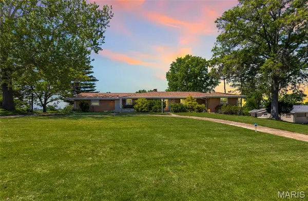 10000 Stonell Drive, Affton, MO 63123