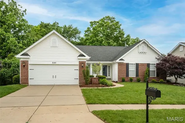 2041 Avalon Ridge Circle, Fenton, MO 63026