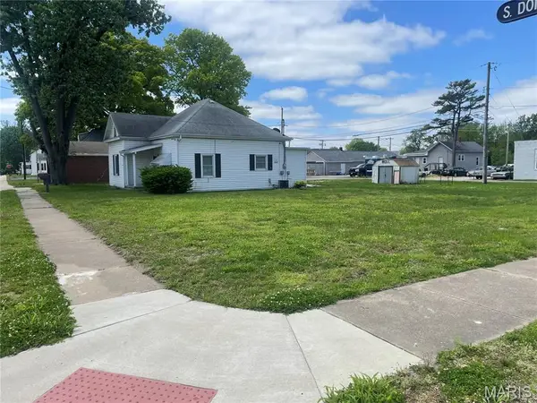 105 N Donk Avenue, Maryville, IL 62062