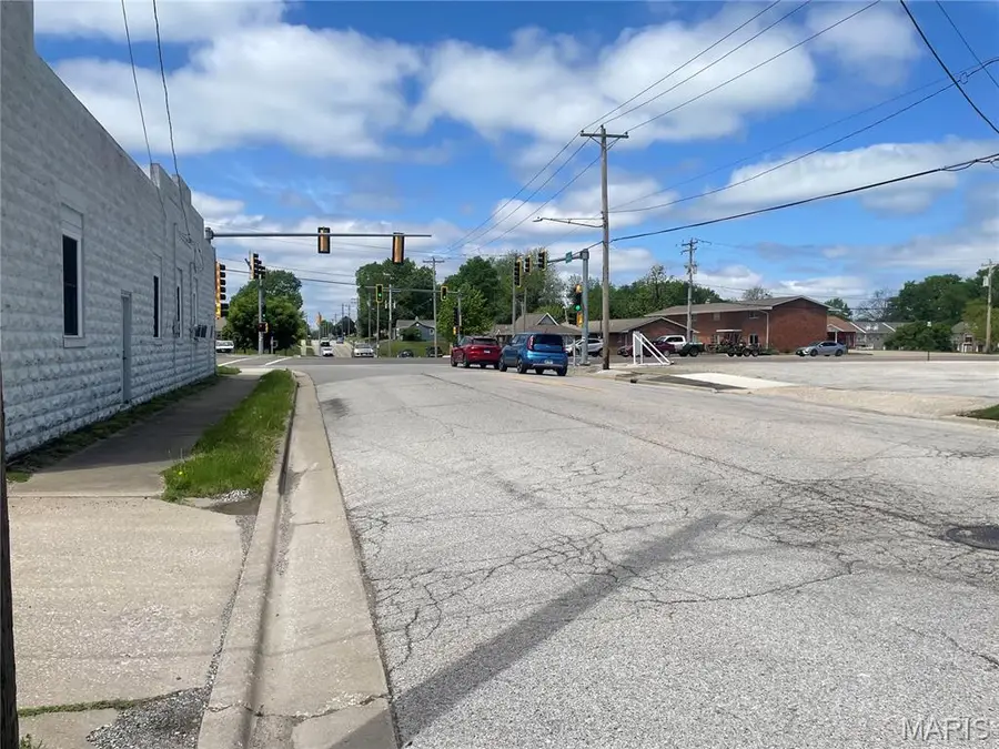 105 N Donk Avenue, Maryville, IL 62062 - #3